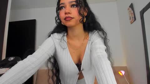 Snapshot of moonmadison chatting on 03/29/26, 04:07 Madison online show from 03/29/26, 04:07