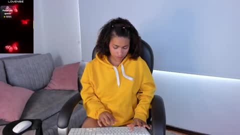 Snapshot of moonrose_1 chatting on 03/31/26, 08:09 Rosa online show from 03/31/26, 08:09