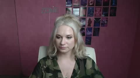 Snapshot of moonsusanna chatting on 03/20/26, 12:43 Susanna online show from 03/20/26, 12:43