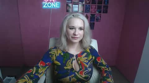 Snapshot of moonsusanna chatting on 03/21/26, 06:29 Susanna online show from 03/21/26, 06:29