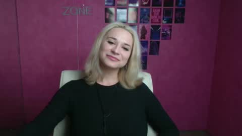 Snapshot of moonsusanna chatting on 03/27/26, 06:30 Susanna online show from 03/27/26, 06:30