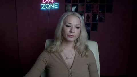Snapshot of moonsusanna chatting on 07/06/26, 05:15 Susanna online show from 07/06/26, 05:15