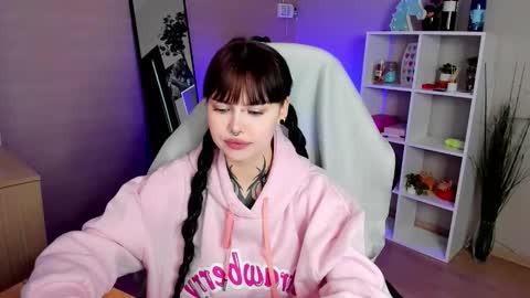 Snapshot of morana_batt chatting on 10/11/25, 02:00 Morana online show from 10/11/25, 02:00