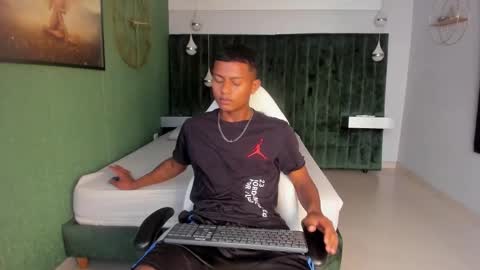 Snapshot of morenitodigno chatting on 10/03/25, 06:49 Mmorenito online show from 10/03/25, 06:49