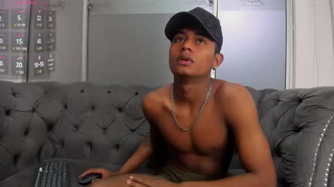 Snapshot of morenitodigno chatting on 10/20/25, 07:03 Mmorenito online show from 10/20/25, 07:03