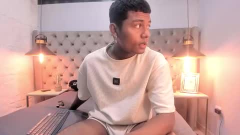 Snapshot of morenitodigno chatting on 10/21/25, 07:25 Mmorenito online show from 10/21/25, 07:25