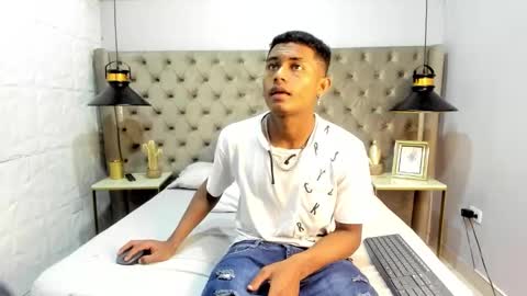 Snapshot of morenitodigno chatting on 10/30/25, 07:36 Mmorenito online show from 10/30/25, 07:36