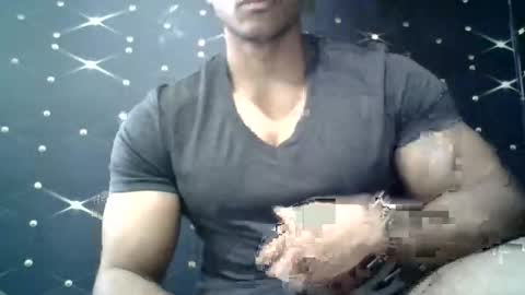Snapshot of moreno1muscular chatting on 03/10/25, 12:48 moreno1muscular online show from 03/10/25, 12:48