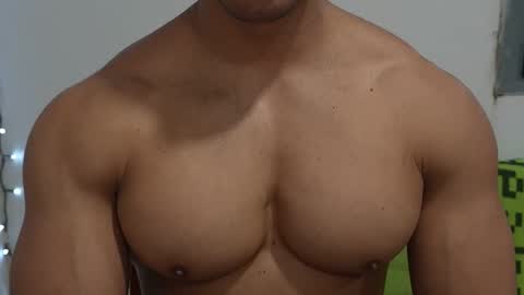 Snapshot of moreno1muscular chatting on 04/19/26, 02:49 moreno1muscular online show from 04/19/26, 02:49