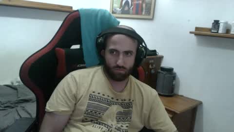 Snapshot of morenoch19 chatting on 10/06/25, 07:33 alejo online show from 10/06/25, 07:33