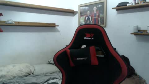 Snapshot of morenoch19 chatting on 10/28/25, 07:16 alejo online show from 10/28/25, 07:16