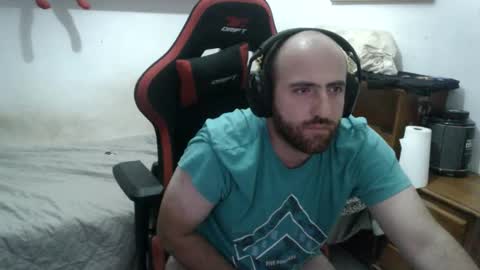 Snapshot of morenoch19 chatting on 10/31/25, 05:58 alejo online show from 10/31/25, 05:58