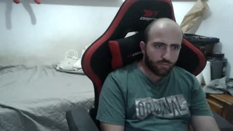 Snapshot of morenoch19 chatting on 11/01/25, 01:46 alejo online show from 11/01/25, 01:46