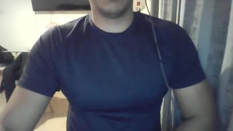 Snapshot of morenolatin19 chatting on 12/17/25, 06:03 Jos Luis online show from 12/17/25, 06:03