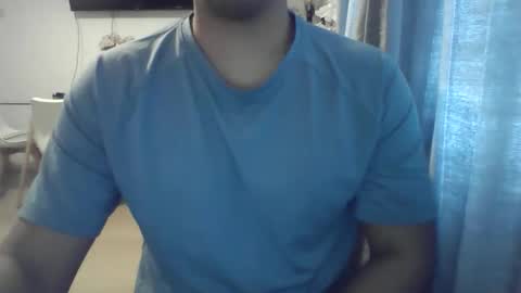 Snapshot of morenolatin19 chatting on 12/20/25, 08:43 Jos Luis online show from 12/20/25, 08:43