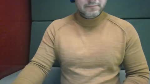 Snapshot of morepassion4u chatting on 12/20/24, 01:43 morepassion4u online show from 12/20/24, 01:43