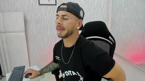 Snapshot of morfeo_sex5 chatting on 12/13/25, 08:58 morfeo_sex5 online show from 12/13/25, 08:58