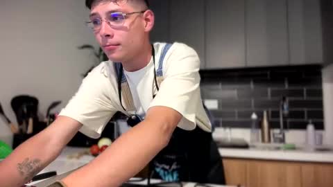   online show from 09/20/25, 12:44