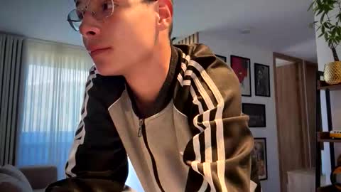   online show from 10/05/25, 08:18