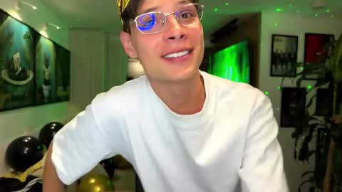 Snapshot of morgan_hiller chatting on 03/29/26, 02:22 online show from 03/29/26, 02:22