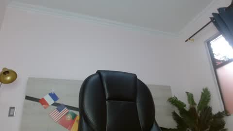 Snapshot of morgana_18 chatting on 07/04/26, 12:11 Morgana online show from 07/04/26, 12:11