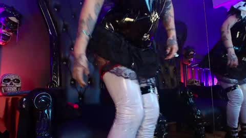 Snapshot of morganacrowley_ chatting on 04/21/26, 12:33 Morgana online show from 04/21/26, 12:33