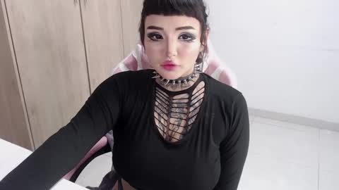 Snapshot of morganmoon1 chatting on 02/25/25, 05:41 Morgan Moon online show from 02/25/25, 05:41