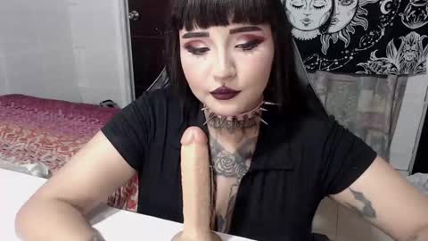 Snapshot of morganmoon1 chatting on 09/17/25, 09:05 Morgan Moon online show from 09/17/25, 09:05