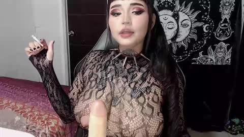 Snapshot of morganmoon1 chatting on 10/23/25, 09:13 Morgan Moon online show from 10/23/25, 09:13