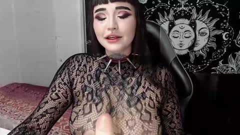 Snapshot of morganmoon1 chatting on 11/12/25, 04:40 Morgan Moon online show from 11/12/25, 04:40