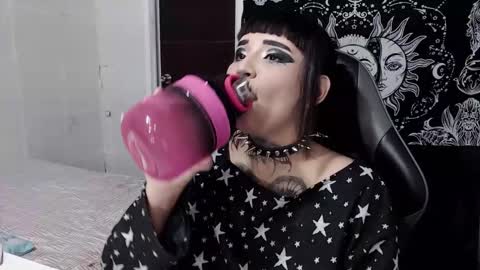 Snapshot of morganmoon1 chatting on 11/30/25, 10:47 Morgan Moon online show from 11/30/25, 10:47