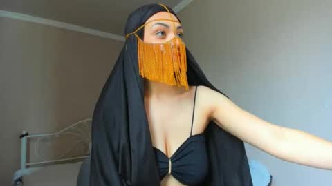 Snapshot of moroccan_diamond_ chatting on 05/04/26, 08:32 Medina online show from 05/04/26, 08:32