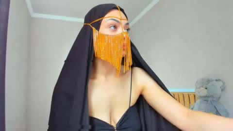 Snapshot of moroccan_diamond_ chatting on 05/11/26, 07:47 Medina online show from 05/11/26, 07:47