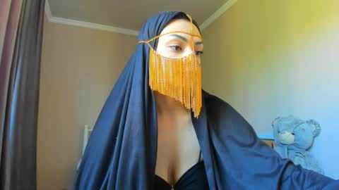 Snapshot of moroccan_diamond_ chatting on 05/14/26, 07:48 Medina online show from 05/14/26, 07:48