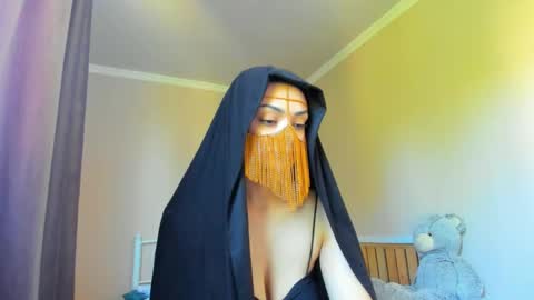 Snapshot of moroccan_diamond_ chatting on 05/25/26, 08:31 Medina online show from 05/25/26, 08:31
