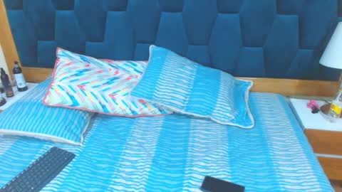 Snapshot of morrigan_luxus chatting on 11/15/25, 01:29 morrigan_luxus online show from 11/15/25, 01:29