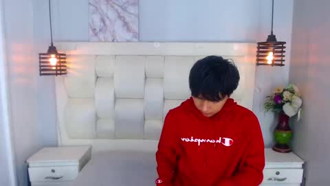 Snapshot of mortelle_ chatting on 11/04/25, 12:04 MORTELLE online show from 11/04/25, 12:04