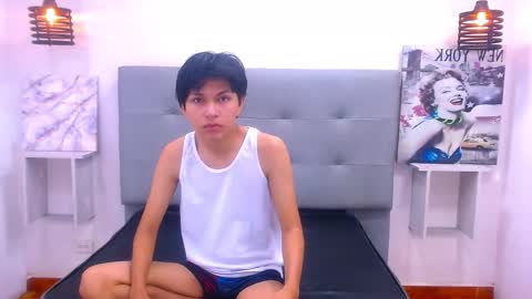 Snapshot of mortelle_ chatting on 11/06/25, 12:28 MORTELLE online show from 11/06/25, 12:28