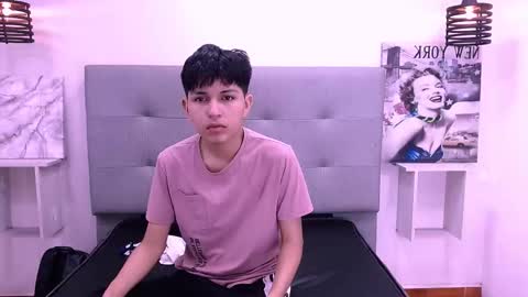 Snapshot of mortelle_ chatting on 11/10/25, 12:26 MORTELLE online show from 11/10/25, 12:26