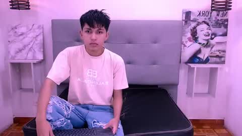 Snapshot of mortelle_ chatting on 11/11/25, 12:38 MORTELLE online show from 11/11/25, 12:38