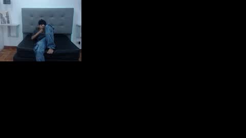 Snapshot of mortelle_ chatting on 11/20/25, 12:27 MORTELLE online show from 11/20/25, 12:27