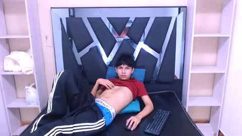 Snapshot of mortelle_ chatting on 12/01/25, 07:30 MORTELLE online show from 12/01/25, 07:30