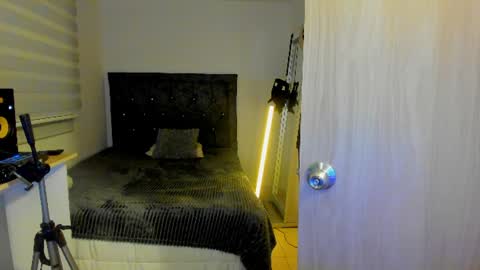 Snapshot of morthy_downey chatting on 06/18/26, 11:31 Morthy online show from 06/18/26, 11:31