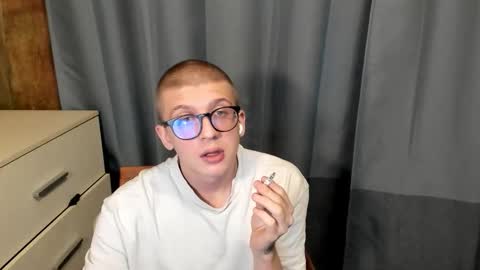 Snapshot of mortywithlove chatting on 12/18/25, 04:18 Morty online show from 12/18/25, 04:18