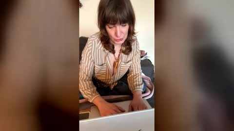 Snapshot of mossy_mommy chatting on 04/21/26, 12:44 Mossy Mommy online show from 04/21/26, 12:44