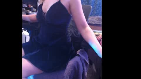 Snapshot of mountainbeauty chatting on 03/11/25, 01:37 mountainbeauty online show from 03/11/25, 01:37