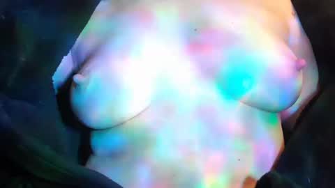 Snapshot of mountainbeauty chatting on 10/12/25, 09:47 mountainbeauty online show from 10/12/25, 09:47