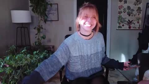 Snapshot of mousiegirl chatting on 11/18/25, 08:46 Mousie online show from 11/18/25, 08:46