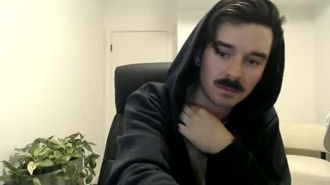 Snapshot of moustachematt chatting on 05/22/26, 03:57 moustachematt online show from 05/22/26, 03:57