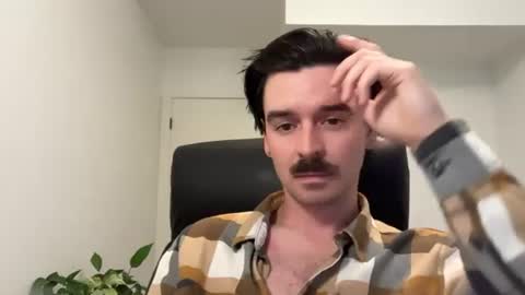 Snapshot of moustachematt chatting on 06/10/26, 03:18 moustachematt online show from 06/10/26, 03:18
